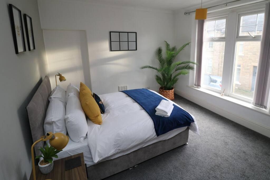 2 Bedroom Characterful House Ленчестър Екстериор снимка