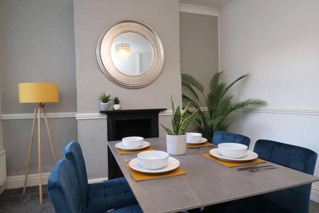 2 Bedroom Characterful House Ленчестър Екстериор снимка