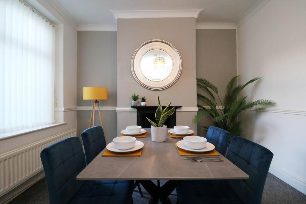 2 Bedroom Characterful House Ленчестър Екстериор снимка